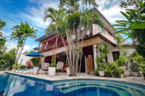 D'amour villa 4BR,center Seminyak 900M to beach
